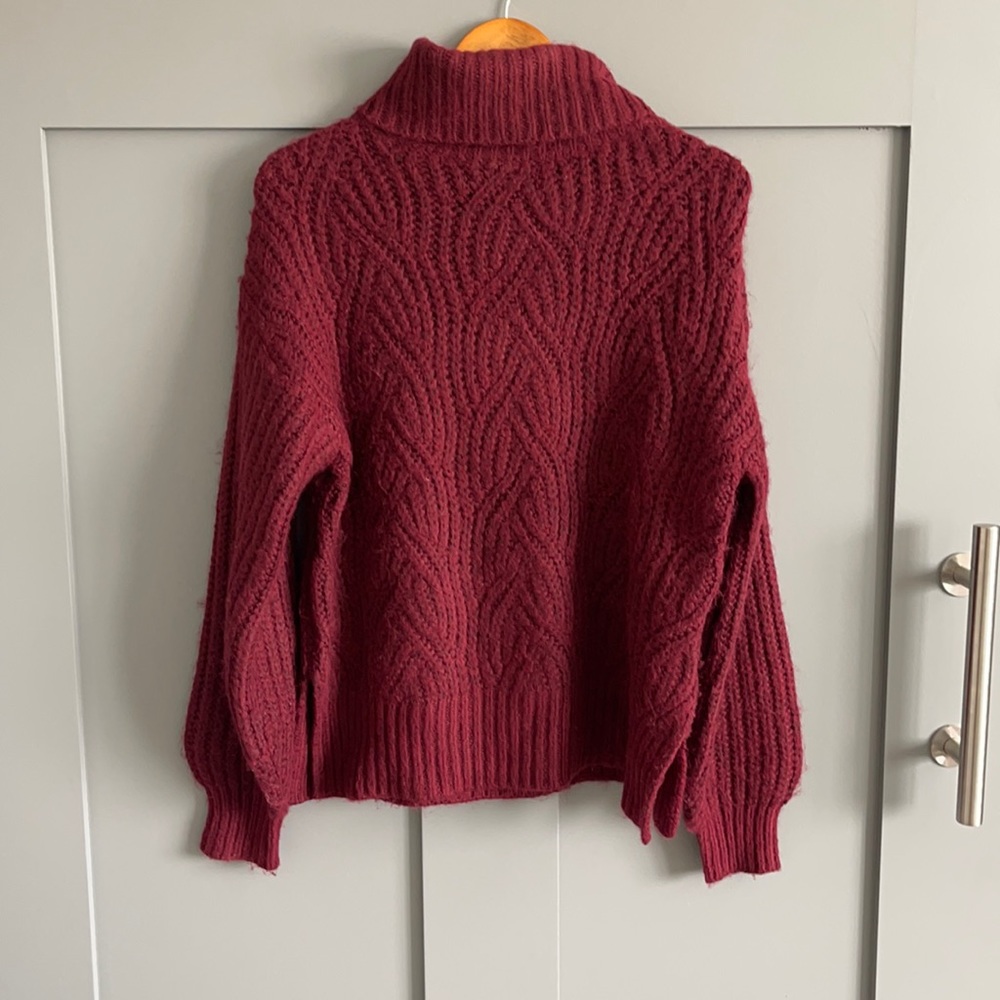 Sweater xs but it fits small and medium